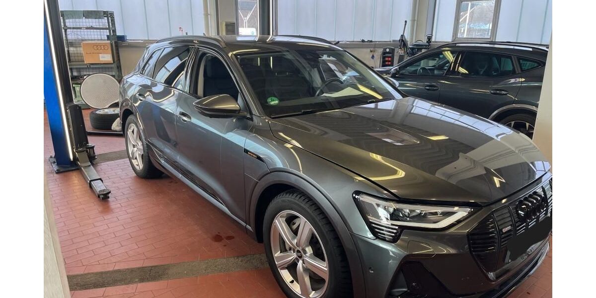 Audi e-tron 75.281 km 34.885 &euro; Hagen 58091